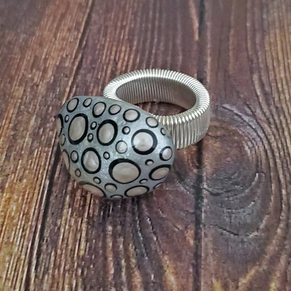 Hand Painted Silver and Champagne Statement Ring. - Picture 6 of 8